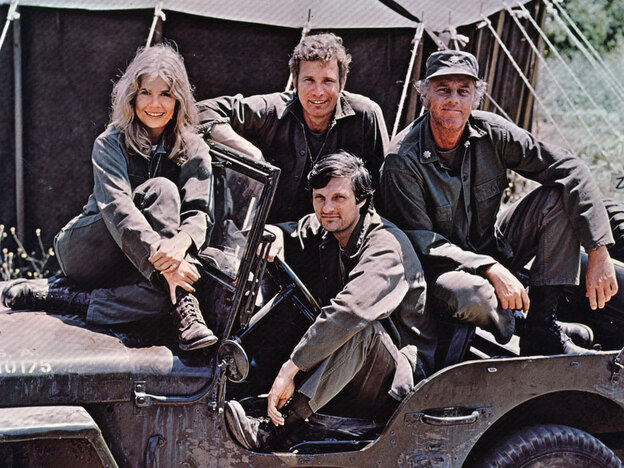 Loretta Swit, Wayne Rogers, McLean Stevenson, and Alan Alda of MASH.