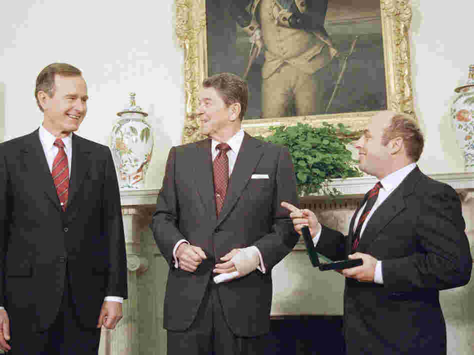 Ronald Reagan, George H.W. Bush and Natan Sharansky in 1989. Barry Thumma/AP
