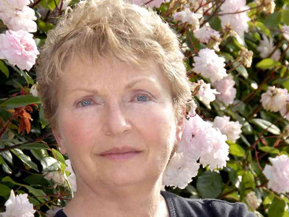 Vicki Leon