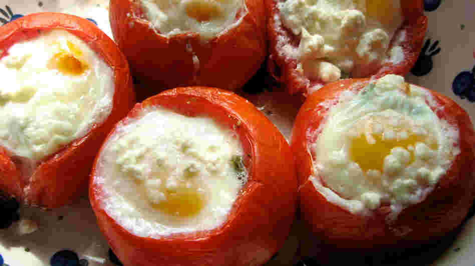 Eggs Baked With Spinach And Feta In Tomato Shell