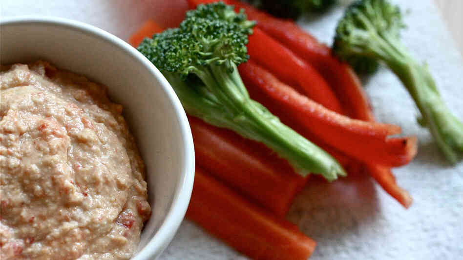 Hummus and vegetables