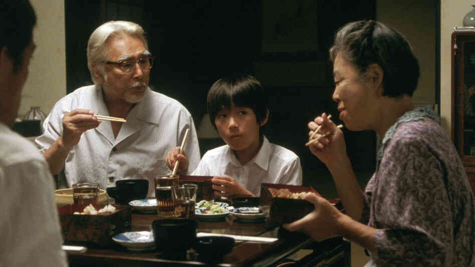 W: Yoshio Harada, Shohei Tanaka and Kirin Kiki in 'Still Walking' W: Yoshio Harada, Shohei Tanaka and Kirin Kiki in 'Still Walking'