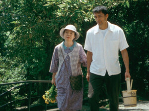 Kirin Kiki as Yokoyama Toshiko and Hiroshi Abe as Yokoyama Ryota in 'Still Walking.'