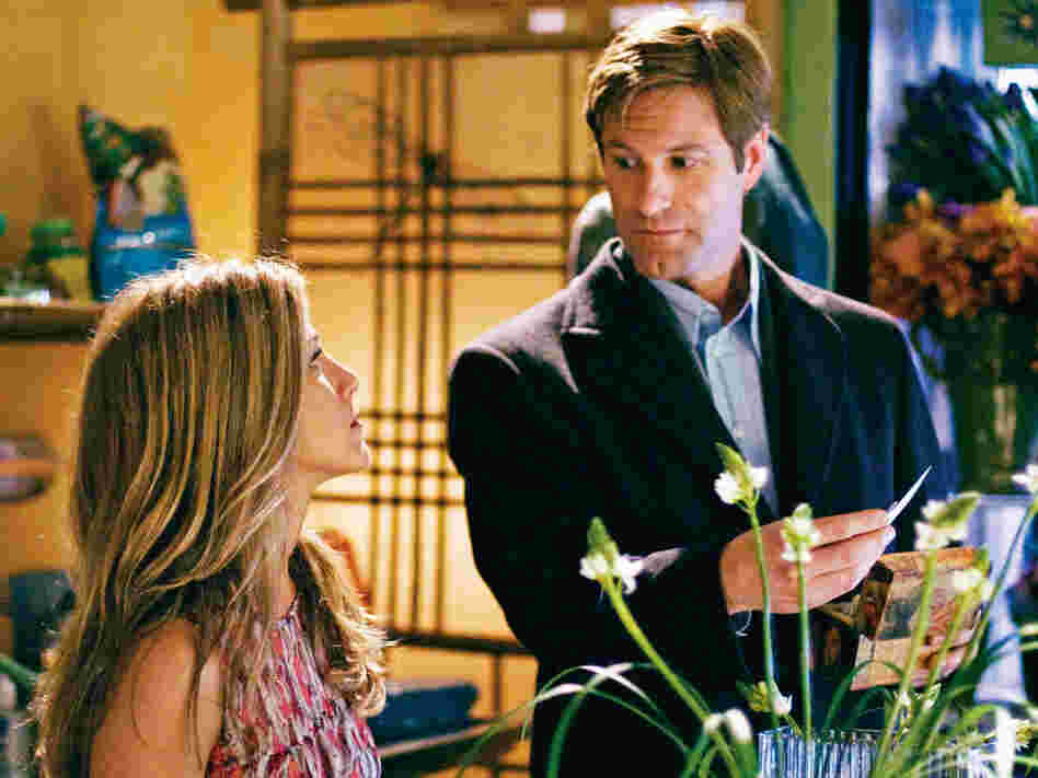 Eloise (Jennifer Aniston) and Burke (Aaron Eckhardt) in 'Love Happens'