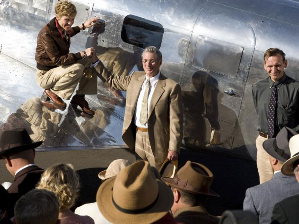 Hilary Swank and Richard Gere in 'Amelia'