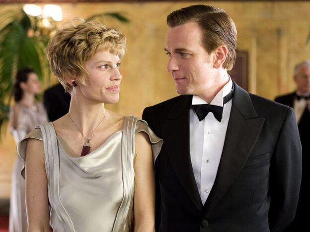 Hilary Swank and Ewan McGregor in 'Amelia'