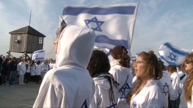 Israeli high school students at Auschwitz in 'Defamation'