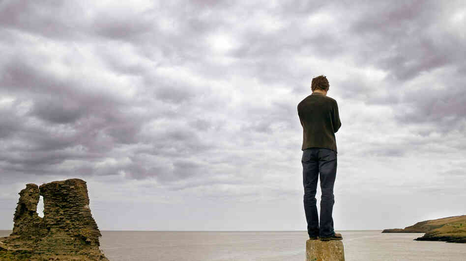 Donal Gallery, Standing Alone Donal Gallery, Standing Alone