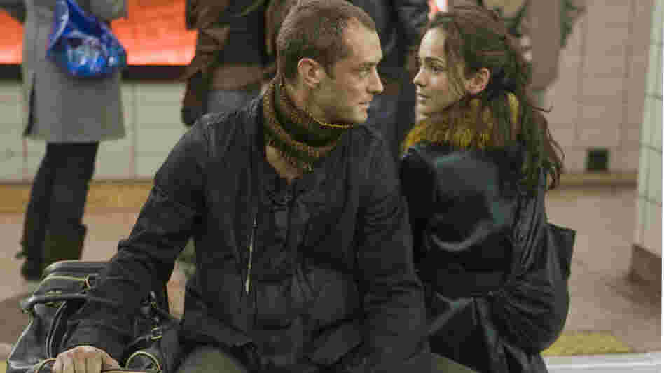 Jude Law and Alice Braga