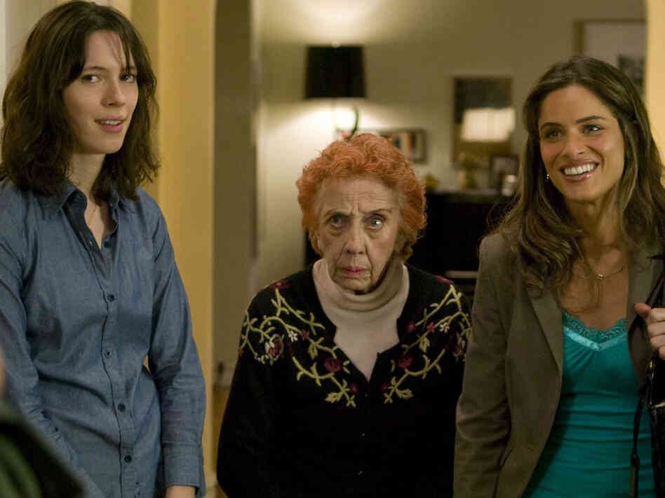 Rebecca Hall, Ann Guilbert, Amanda Peet