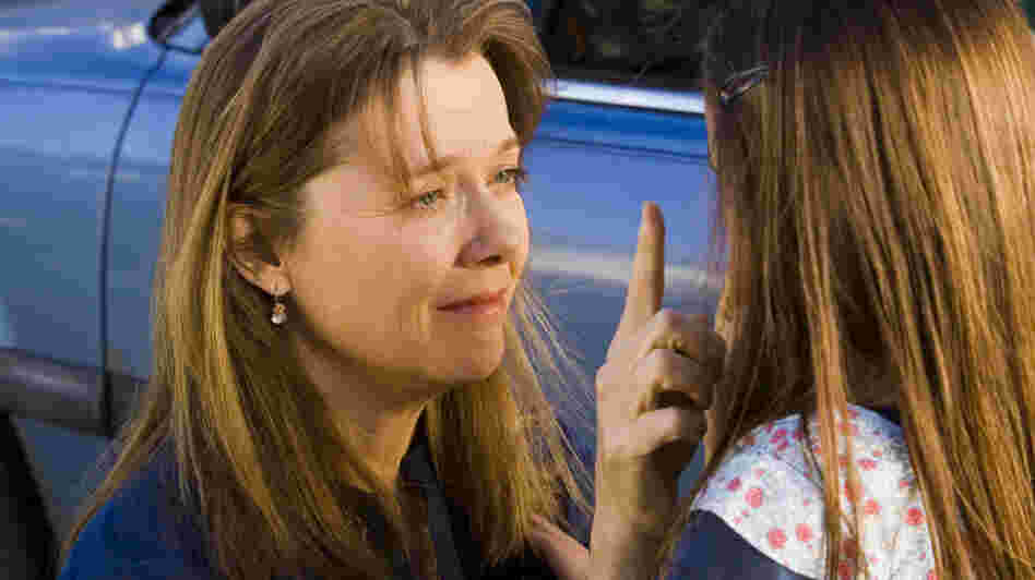 Annette Bening, Elpidia Carrillo Annette Bening, Elpidia Carrillo