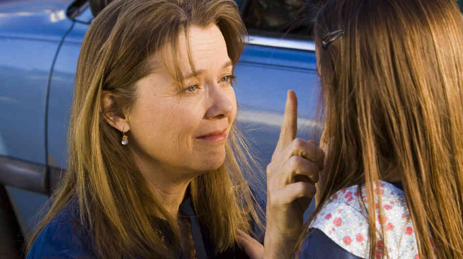 Annette Bening, Elpidia Carrillo Annette Bening, Elpidia Carrillo
