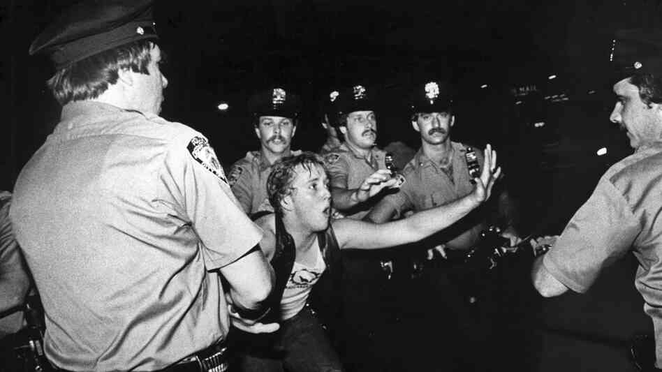 A patron of the Stonewall Inn confronts New York police