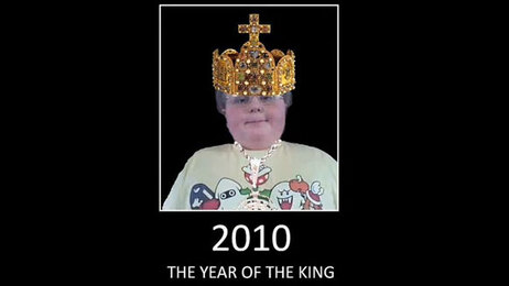 Lukeywes1234 wearing a cartoon crown