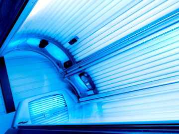 Tanning salons should do a better job on rules about teenagers' use of tanning beds.
