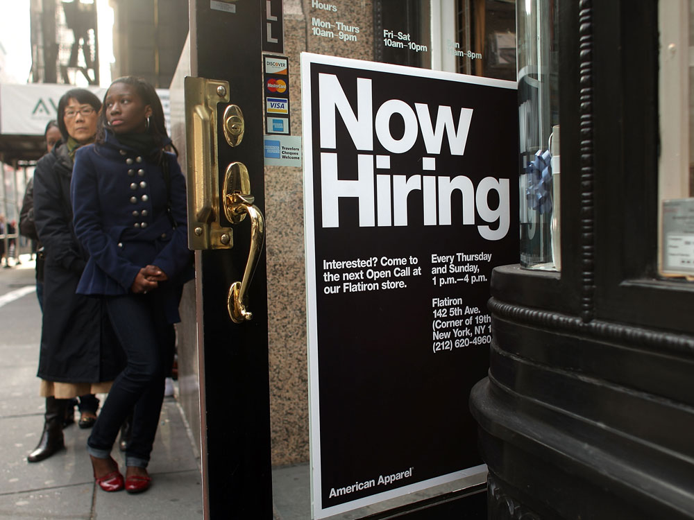  People wait in line outside an American Apparel store December 4, 2008 in New York City. (Photo by Spencer Platt/Getty Images)