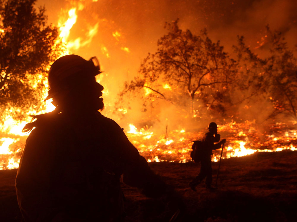 LA CRESCENTA, Calif.: U.S. Forest Service firefighters monitor a back fire August 31, 2009 in La Crescenta, Calif. (Photo by Justin Sullivan/Getty Images) 