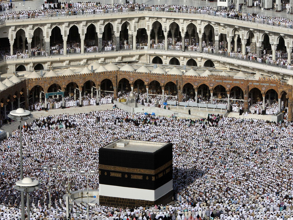 Muslim pilgrims circle the Kaaba inside the Grand mosque in Mecca, Saudi Arabia, Tuesday, Nov. 24, 2009. An estimated 2.5 million Muslims have converged on Mecca to attend the annual hajj pilgrimage.(AP Photo/Hassan Ammar) 