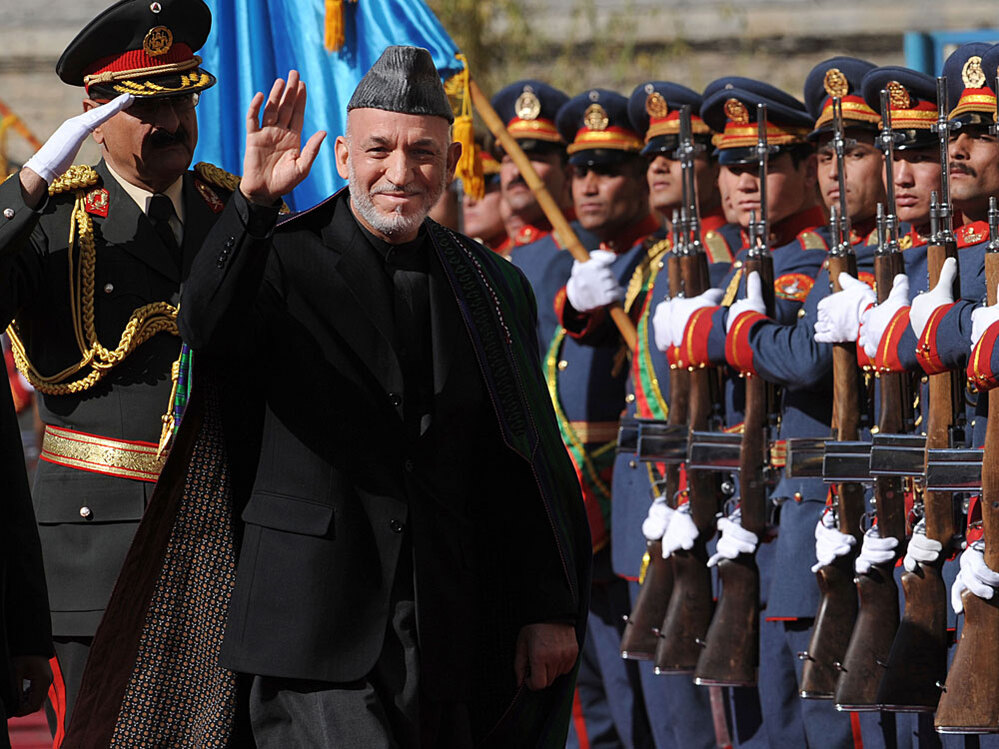 Afghan President Hamid Karzai passes an honor guard as he arrives for his swearing in ceremony as th