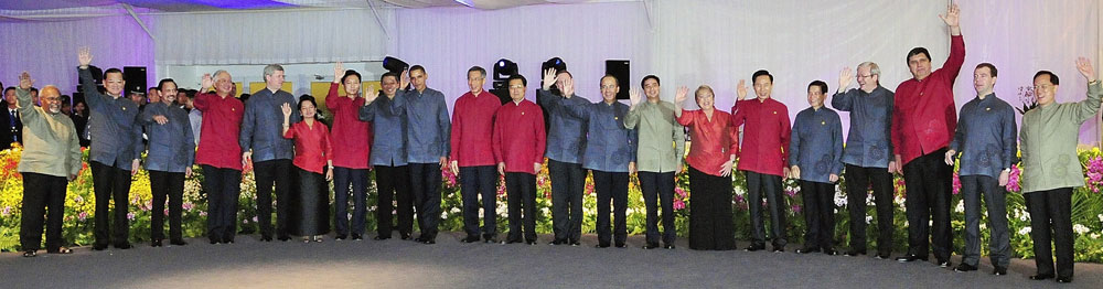 NOVEMBER 14: Leaders pose for a family photograph after their dinner at the APEC Summit on November 14, 2009 in Singapore. (L-R) Papua New Guinea's Prime Minister Michael Somare, Taiwan's former Vice-President Lien Chen, Brunei Sultan Hassanal Bolkiah, Malaysia's Prime Minister Najib Razak, Canada's Prime Minister Stephen Harper, Philippine President Gloria Macapagal Arroyo, Japan's Prime Minister Yukio Hatoyama, Indonesia's President Susilo Bambang Yudhoyono, U.S. President Barack Obama, Singapore's Prime Minister Lee Hsien Loong, China's President Hu Jintao, New Zealand's Prime Minister John Key, Mexico's President Felipe Calderon, Thailand's Prime Minister Abhisit Vejjajiva, Chile's President Michelle Bachelet, South Korea's President Lee Myung-bak, Vietnam's President Nguyen Minh Triet, Australia's Prime Minister Kevin Rudd, Peru's President Alan Garcia, Russia's President Dmitry Medvedev and Hong Kong Chief Executive Donald Tsang (Photo by Pool/Getty Images)