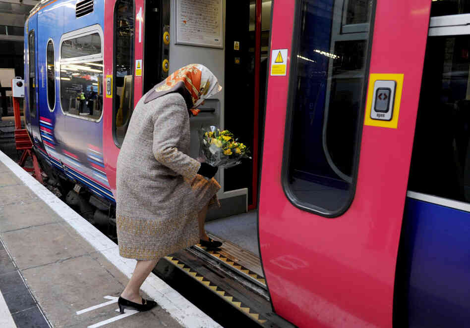 Queen Elizabeth takes train.