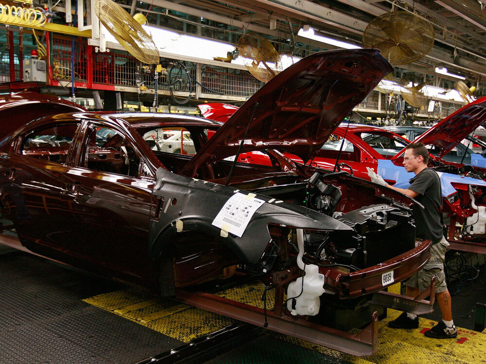 A worker builds cars on the assembly line at Ford's Chicago Assembly plant August 4, 2009 in Chicago
