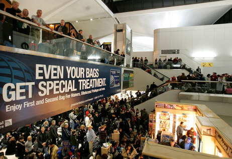 Newark Airport crowds.