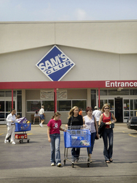 Shoppers leave a Sam's Club store August 13, 2003 in Des Plaines, Illinois. (Photo by Scott Olson/Getty Images)