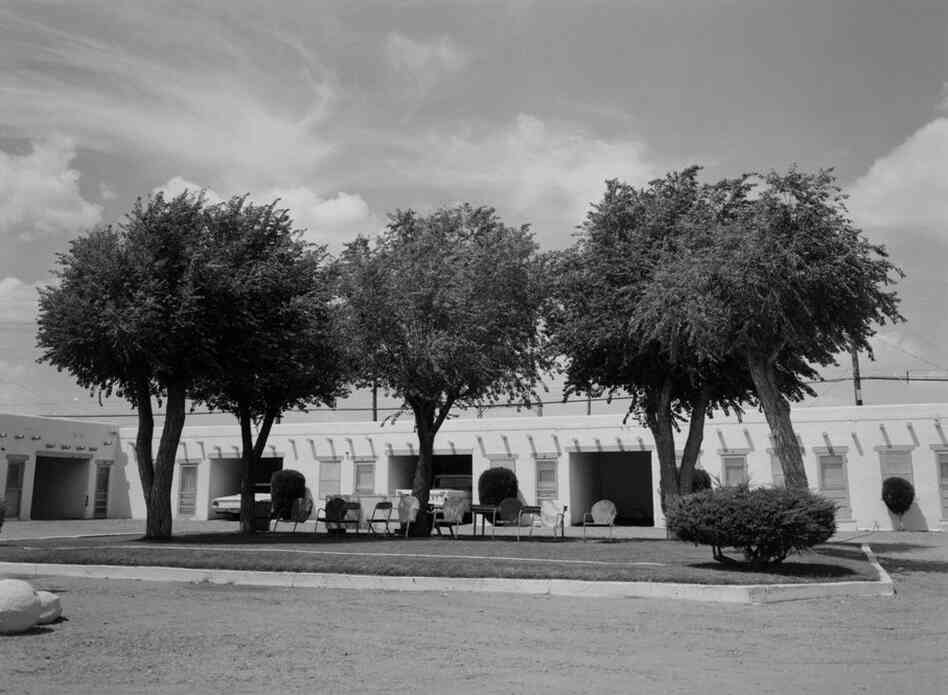 Untitled (from the series Route 66 Motels), 1973, by American photographer John Schott