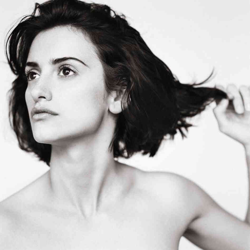 "Penelope Cruz is a great beauty. I always try to photograph actresses in a very spare way, with no makeup; just as people," Lacombe writes. Penelope Cruz, Paris, 2002