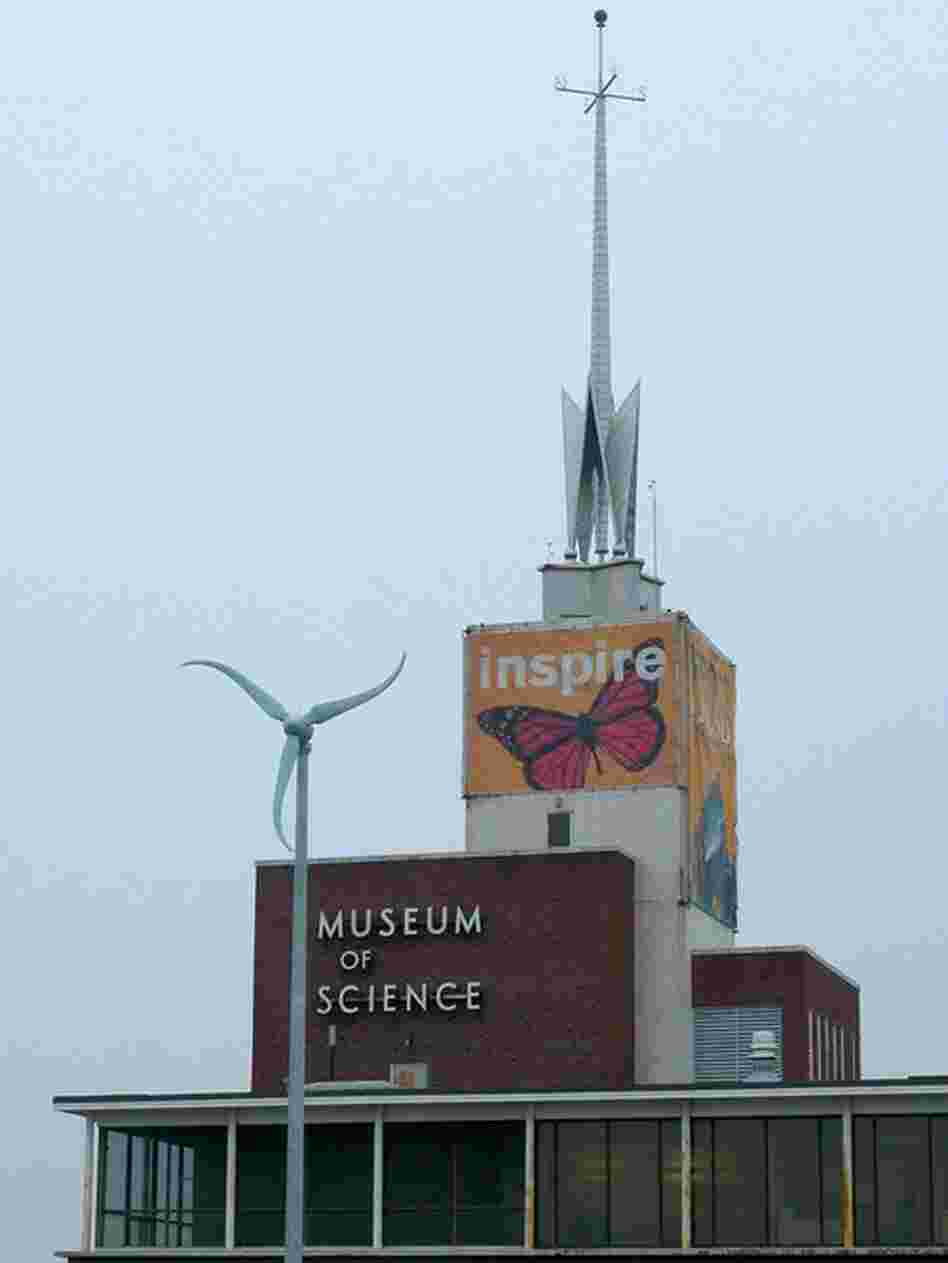 The Skystream wind turbine, made by Southwest Windpower, is mounted on the roof of the Museum of Science in Boston. Credit: Museum of Science