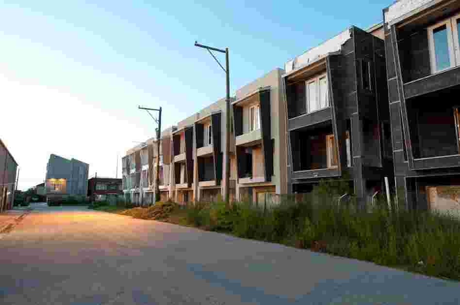 A building project sits abandoned in the northwest area of the ward.