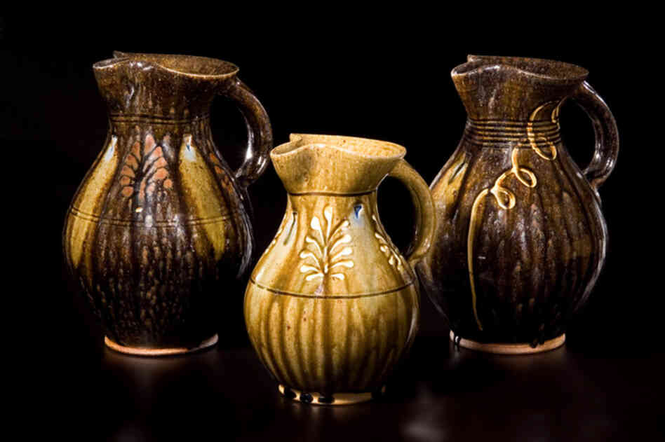 Mark Hewitt, who lives in North Carolina, is known for his pottery fired with the traditional Southern alkaline glaze and salt glaze. Alkaline pots, 2009
