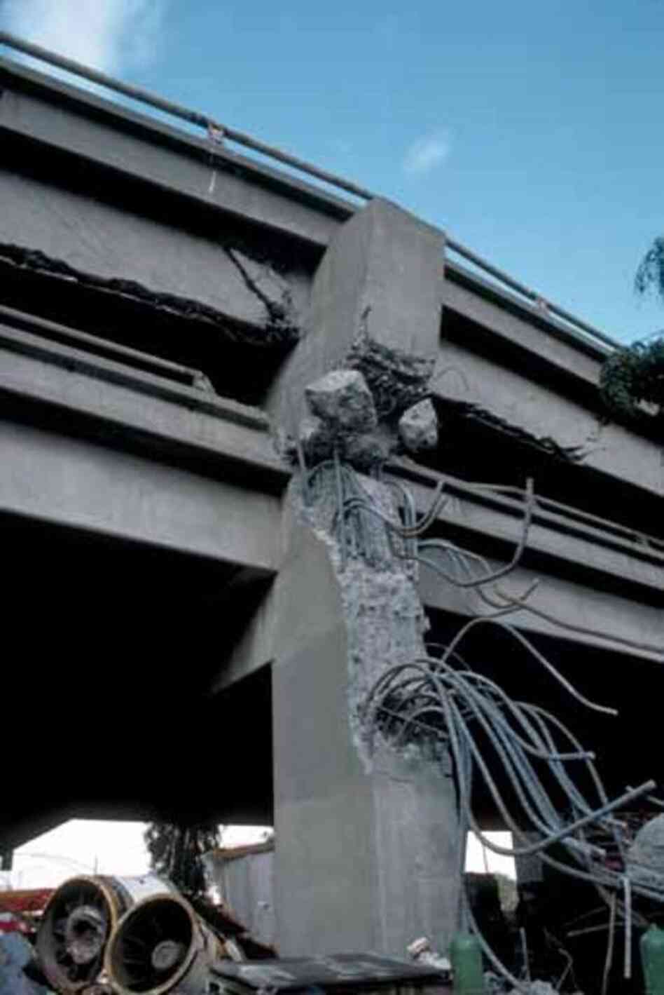 A view of Oakland, Calif.'s Cypress Freeway, which collapsed during the 1989 Loma Prieta quake. Back then, officials used an early prototype of a quake warning system to alert rescue workers on the crumpled freeway when an aftershock might be on its way. 