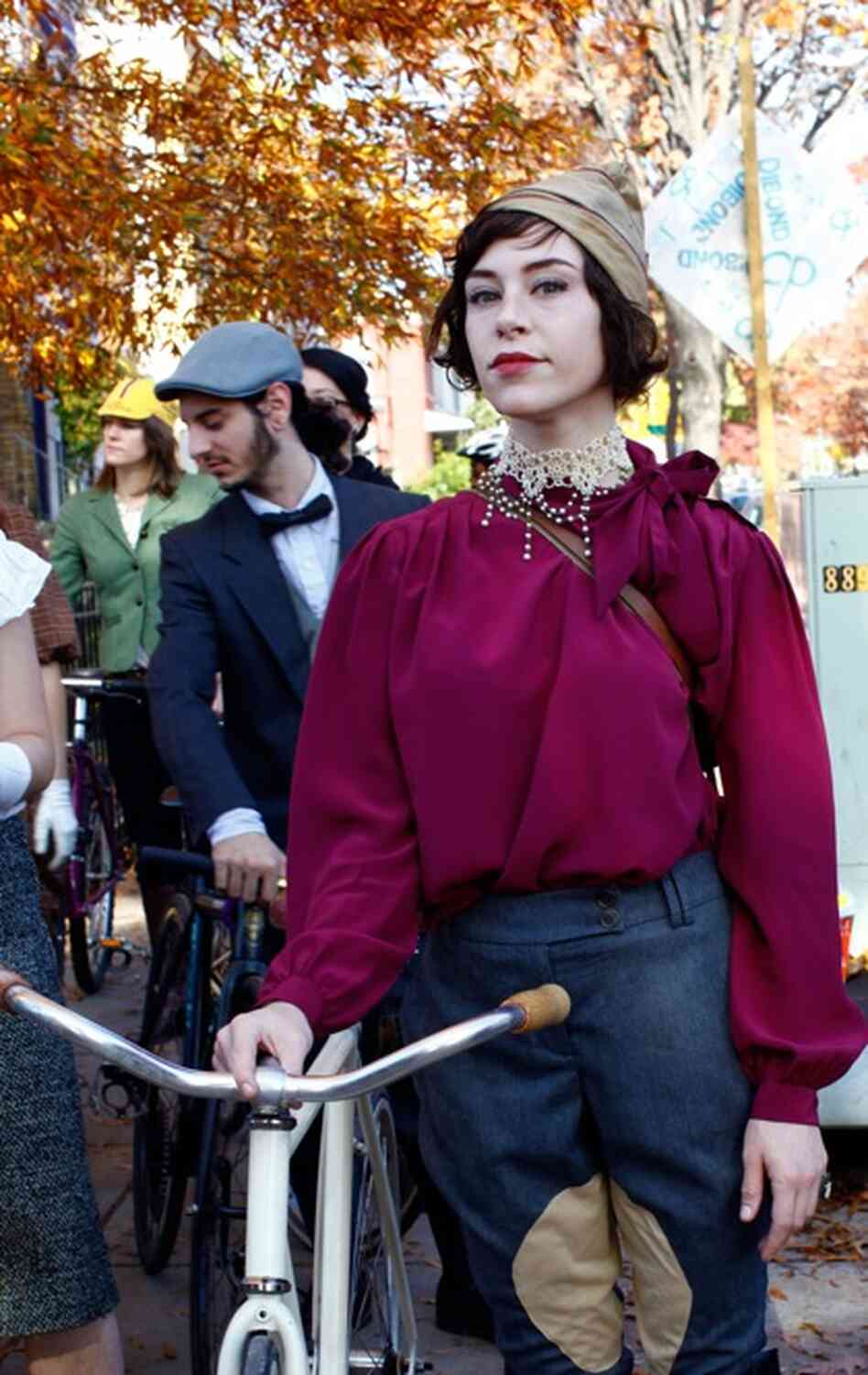Hats were also key to the bonnie quaintrelles' (the female counterpart to dandy) look. 
