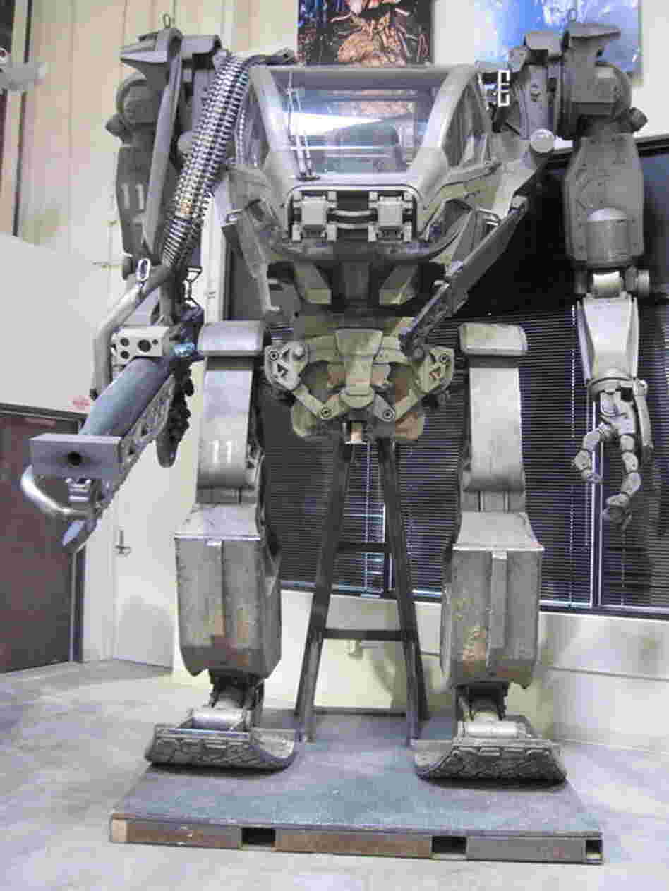 The Armored Mobile Platform (AMP) tank suit from Avatar stands 13.5 feet tall. It was constructed from 200 separate pieces, all hand-detailed, to give it a metal textured look.
