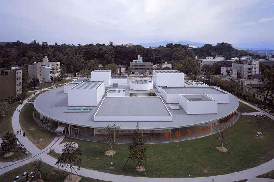 21st Century Museum of Contemporary Art (Ishikawa, Japan, 2004).