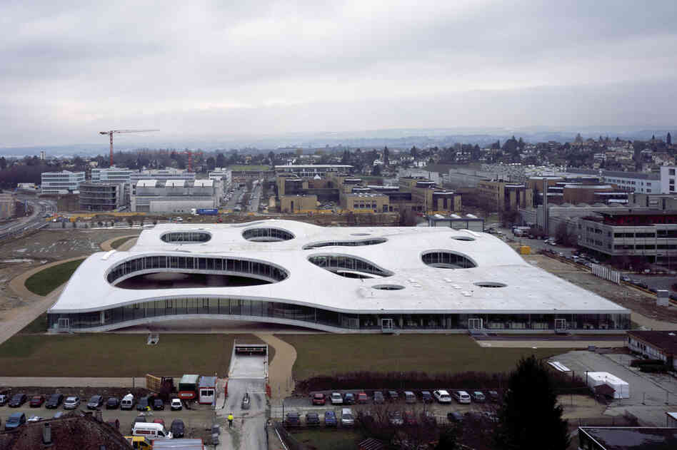 The Rolex Learning Center, Ecole Polytechnique Federale (Lausanne, Switzerland, 2009).
