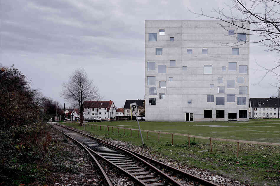 Exterior of the Zollverein School of Management and Design (Essen, Germany, 2006).