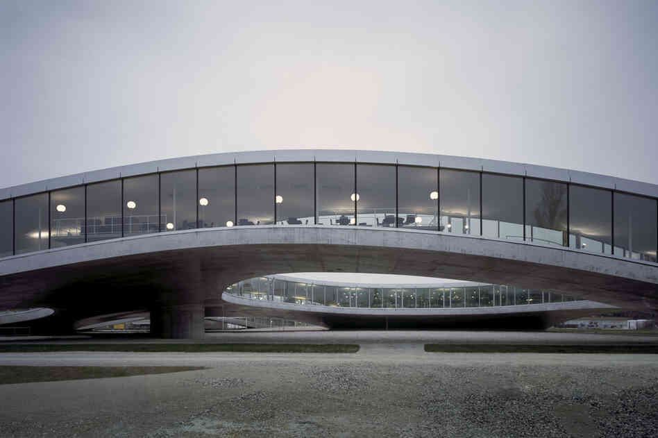 The Rolex Learning Center, Ecole Polytechnique Federale (Lausanne, Switzerland, 2009).