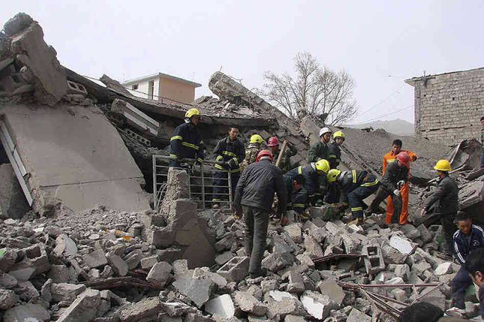 Rescue workers search for survivors in Yushu county. Xinhua said more than 5,000 soldiers, medical workers and other rescuers have been mobilized to join 700 soldiers already in the region. 