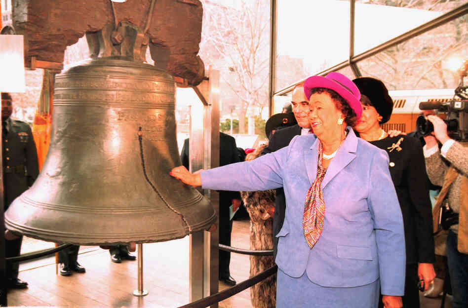 Height taps the Liberty Bell to commemorate the birthday of Martin Luther King Jr. on Jan. 20, 1992. The bell ringing was simultaneous in hundreds of cities and countries around the world. 