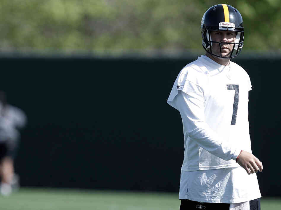 Ben Roethlisberger at a Pittsburgh Steelers Practice Ben Roethlisberger at a Pittsburgh Steelers Practice