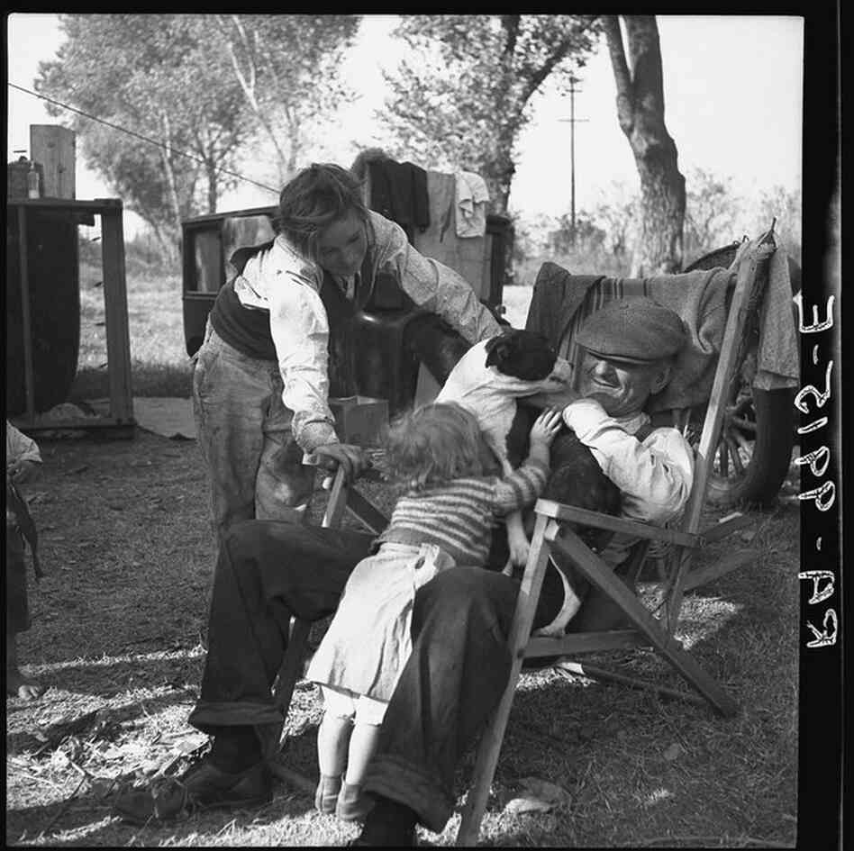 American River Camp, Sacramento, California, 1936 (Happy Family) 
