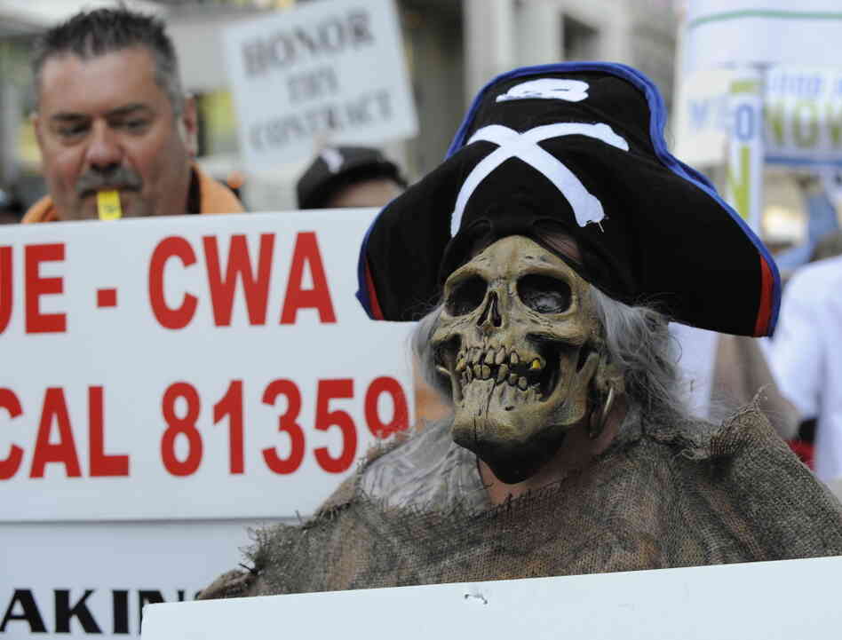 Thousands of workers and union members d Thousands of workers and union members d