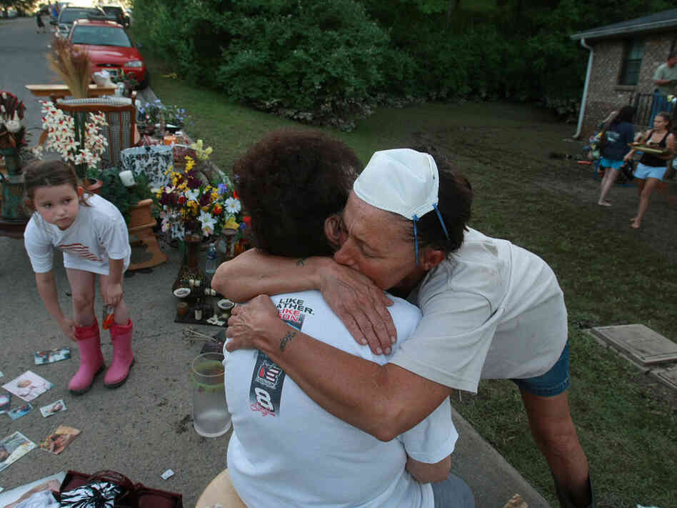 Volunteers helped salvage some of the personal items out of the home of Patti Hollingsworth. Volunteers helped salvage some of the personal items out of the home of Patti Hollingsworth.