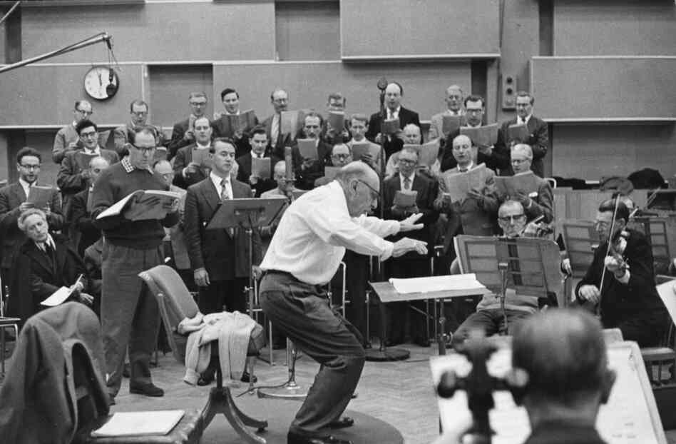 Igor Stravinsky, Russian composer, 5 feet 3 inches 