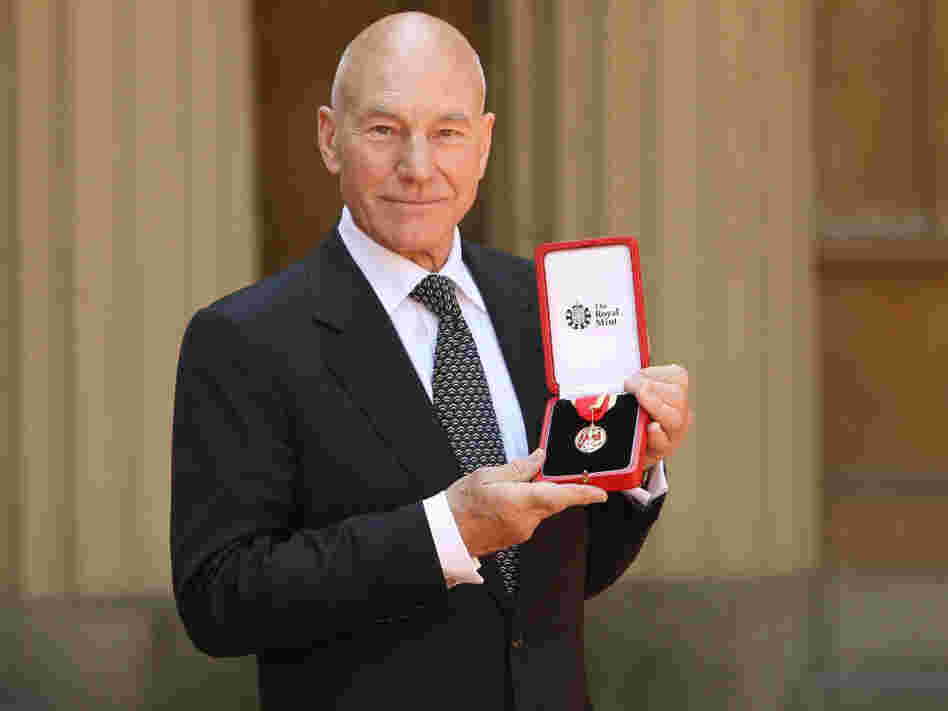 Patrick Stewart with his award Patrick Stewart with his award