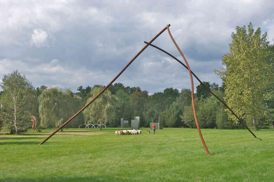 Edward Tufte's Larkin's Twig contains elements from his sparkline stat graphic, pulled into three dimensions and scaled tenfold.  