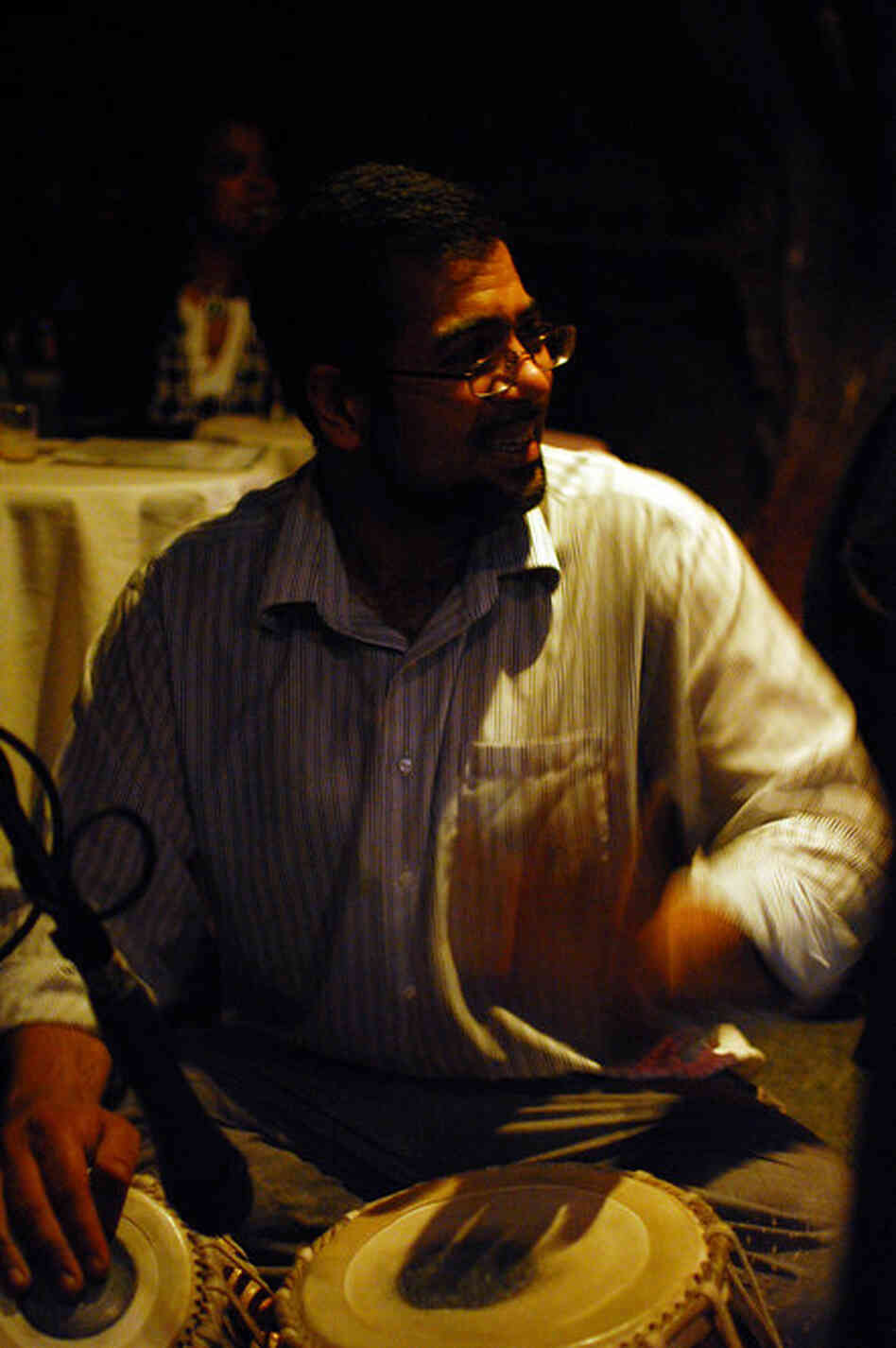Sameer Gupta on tablas.